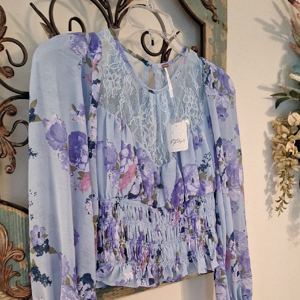 Free People Blue Floral Lace Blouse. Excellent Condition NWT Size Small - Picture 11 of 15